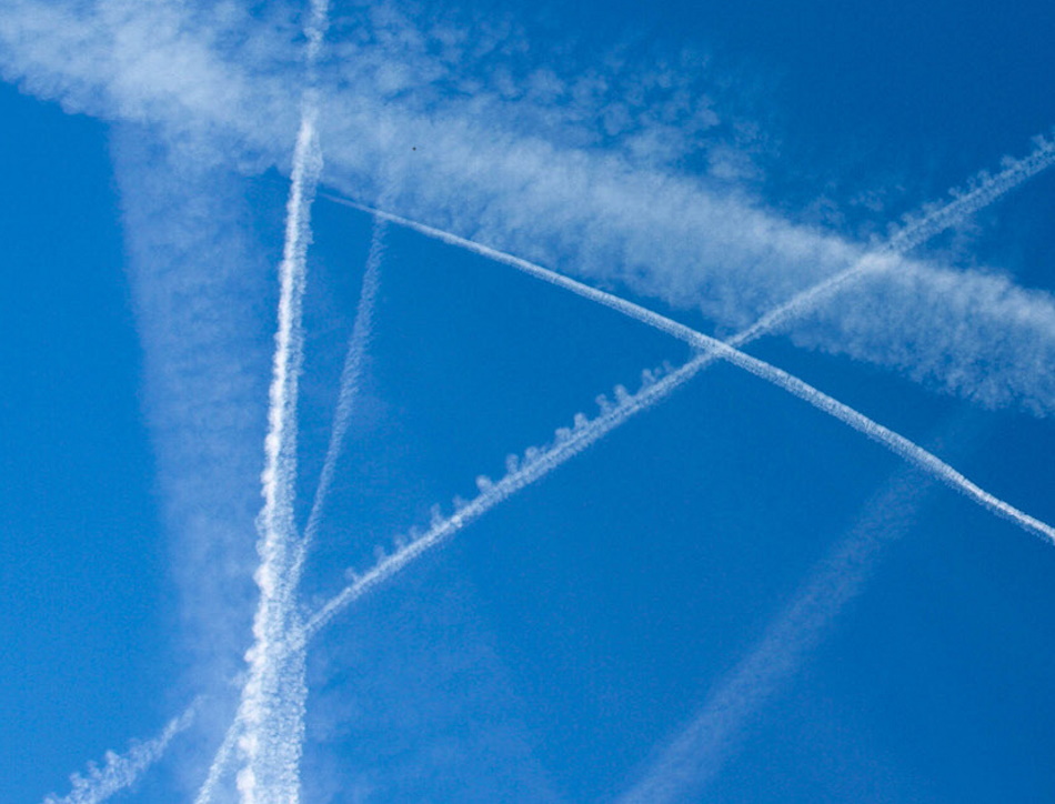 New report explores the link between jet fuel components and climate-warming contrails